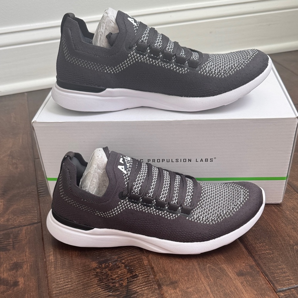 NIB APL Techloom Breeze Anthracite/Steel Grey/White size 7.5 M/9 W
